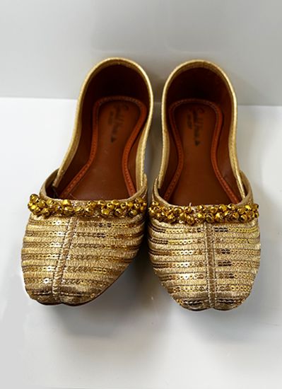 Buy Gold Resham and Sippy Juttis