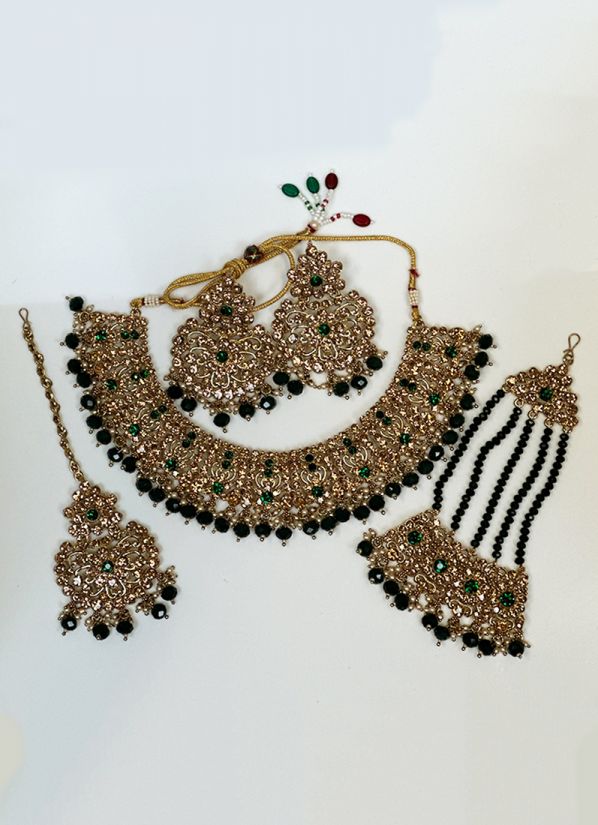 Green Necklace Set with Tikka & Passa