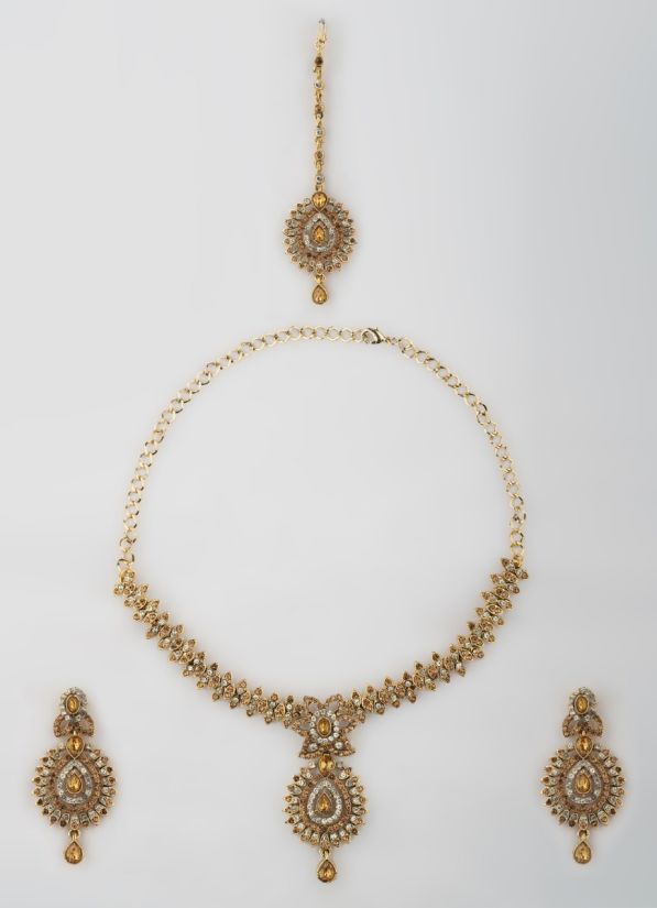 Gold Diamonte Pendent Necklace Set