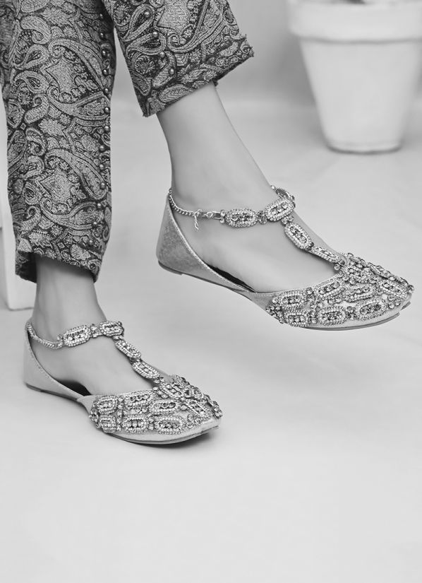 Silver Embroidered Ankle Jutti Set