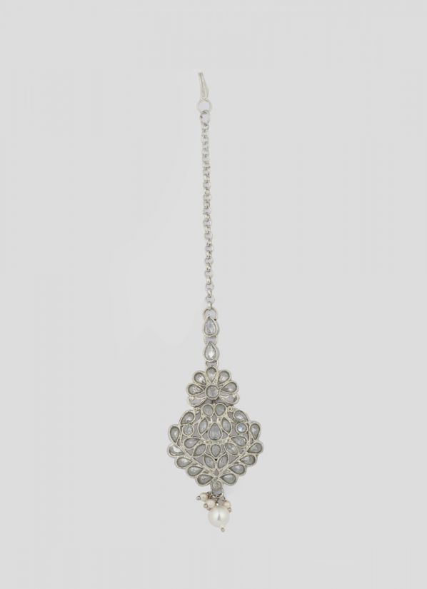 Silver tikka with diamonte and pearl droplet.